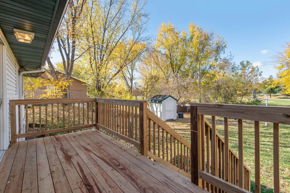 The same timber deck photo added to an example website’s project gallery